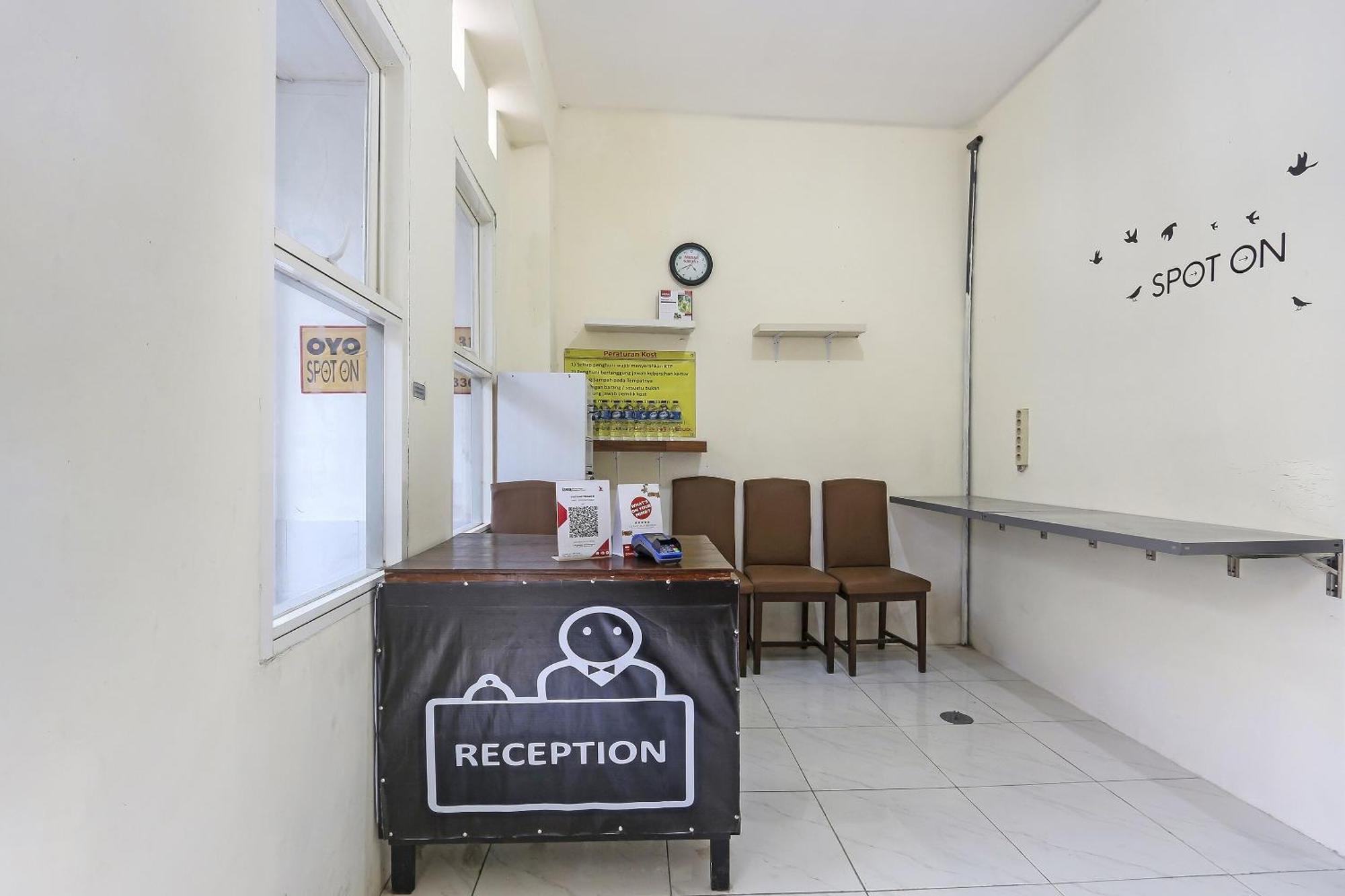 סמאראנג Spot On 90780 Gang Tengah Homestay Syariah מראה חיצוני תמונה
