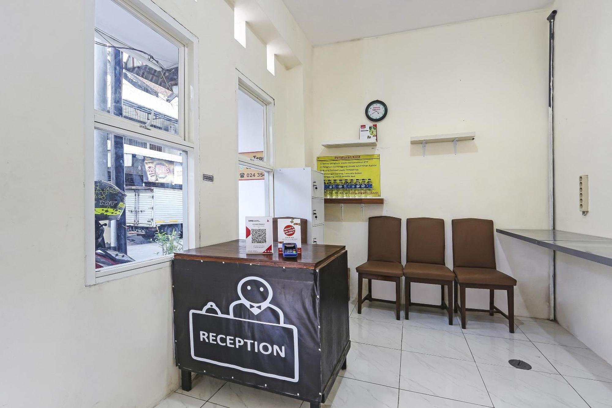 סמאראנג Spot On 90780 Gang Tengah Homestay Syariah מראה חיצוני תמונה