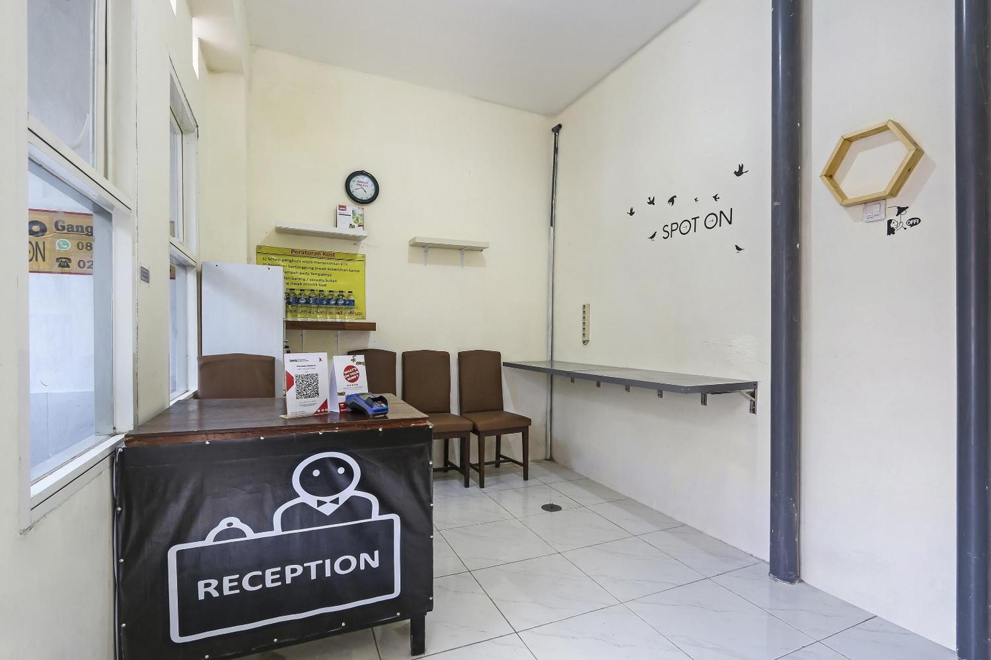 סמאראנג Spot On 90780 Gang Tengah Homestay Syariah מראה חיצוני תמונה