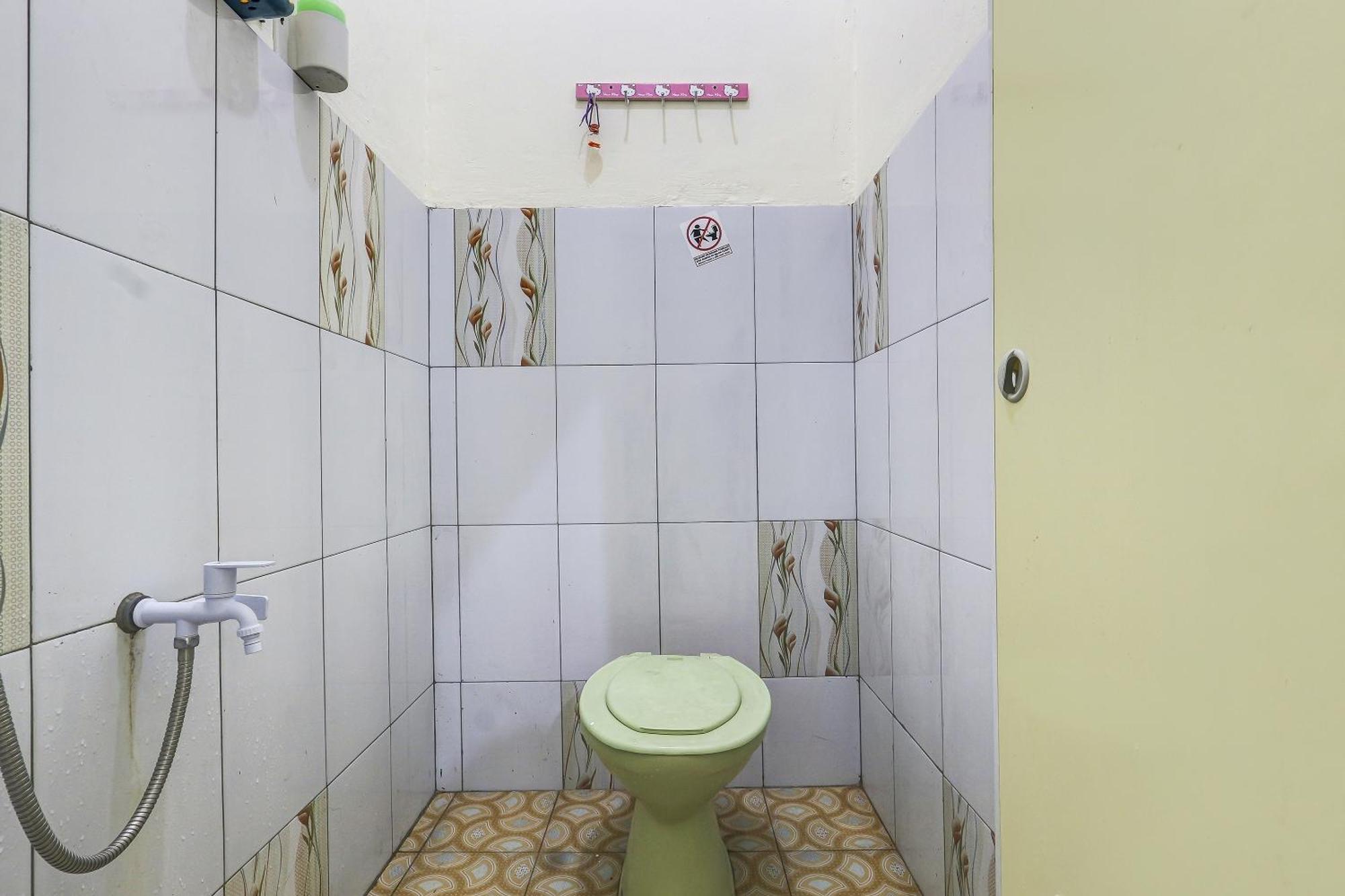 סמאראנג Spot On 90780 Gang Tengah Homestay Syariah מראה חיצוני תמונה